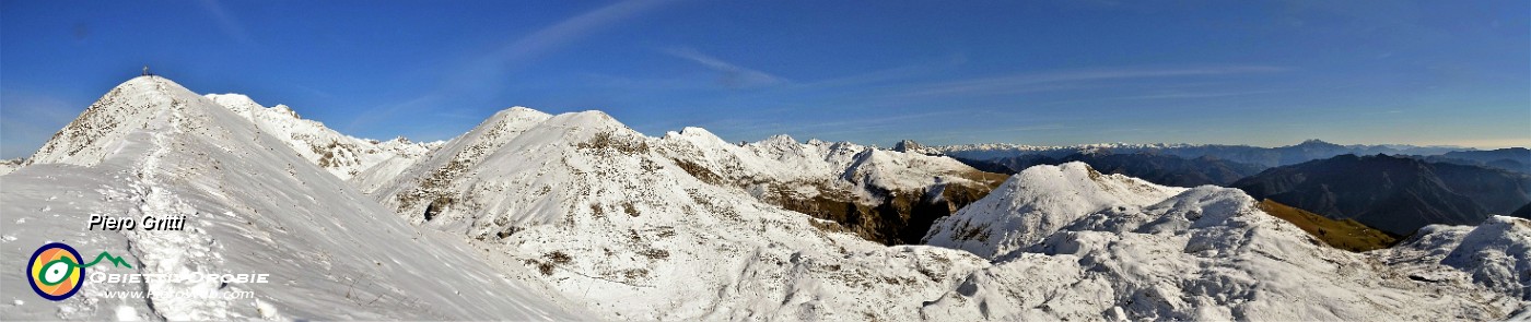 42 Panoramica in cresta innevata per Cima Grem.jpg